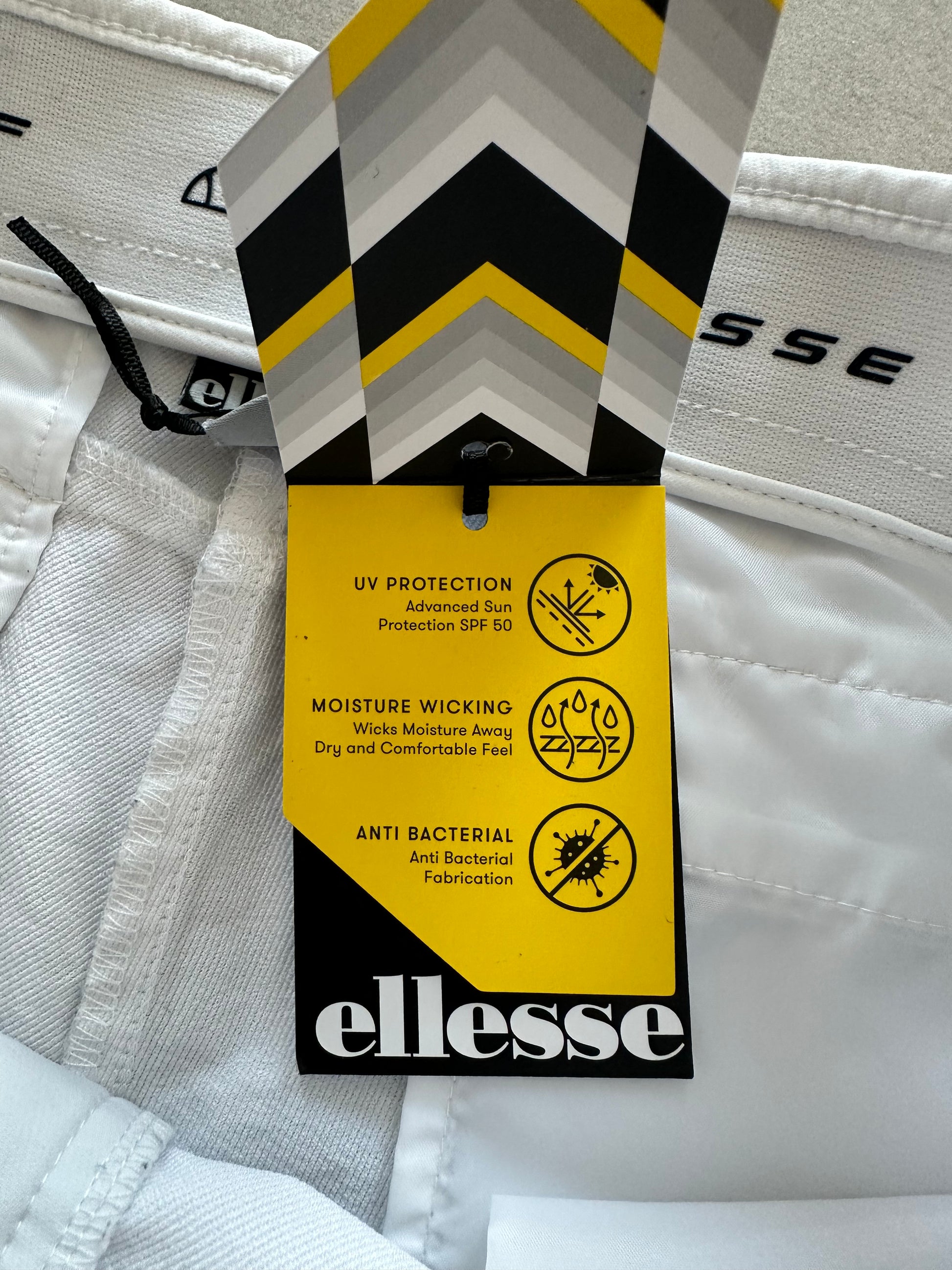 Pantaloni scurți Ellesse - M - Femei - Shop Smart