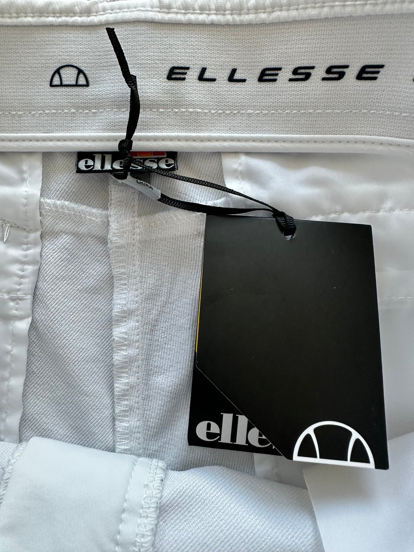 Pantaloni scurți Ellesse - M - Femei - Shop Smart